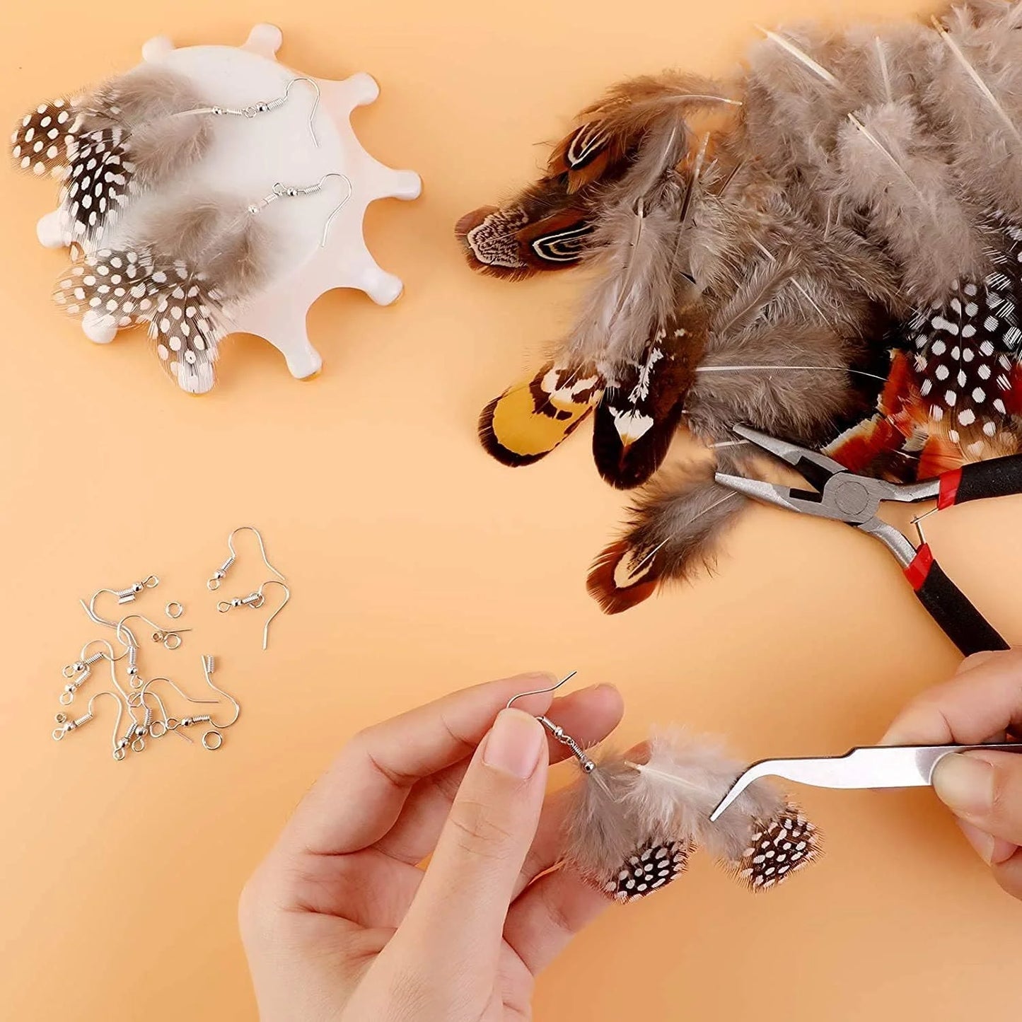 200PCS Assorted Feathers, 4 Styles Chicken Feathers for DIY Crafts Dream Catcher Carnival Costume Party Mask Decoration